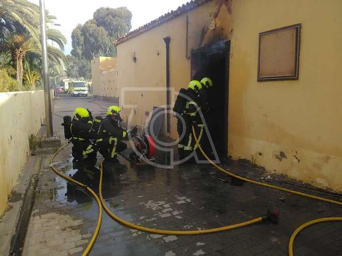 Imagen de bomberos en la Casa de la Condesa (Foto TA)